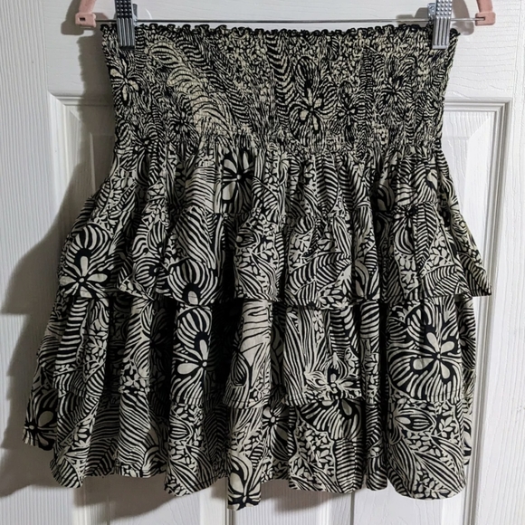 White Rice Cream Black Batik Print Tiere Mini Skirt M Boho Travel Resort Unique - Picture 4 of 5
